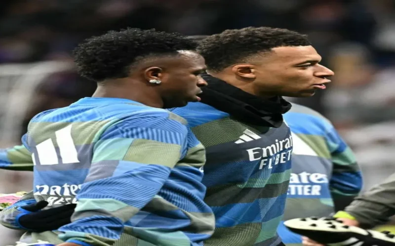 رسالة دعم.. مبابي يطالب جماهير ريال مدريد بحماية فينيسيوس من الانتقادات